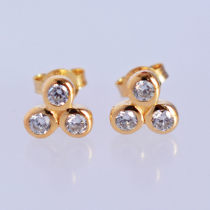 Pendientes de Plata de Ley S925 con Diamantes en Oro Amarillo, Corte Brillante Redondo, Engaste de Bisel, Forma de Flor, Joyería Fina Clásica para Mujer - Product Image 3