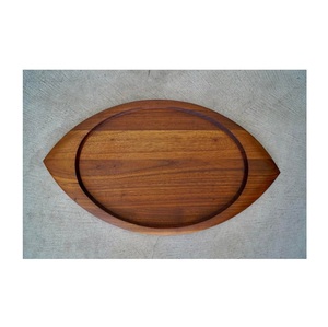 Plateau en bois élégant pour la présentation des plats, accessoire de salle à manger conçu pour améliorer la mise en place des aliments et l'organisation de la table à manger. - Product Image 3