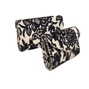 Sac à main rectangulaire fait main avec broderie florale noire sur tissu crème pour décoration de mariage - Product Image 3