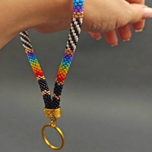 สร้อยข้อมือลูกปัดทำมือลายสายรุ้งและลายทางพร้อมตัวล็อคสีทอง – เครื่องประดับหลากสีสันสำหรับกุญแจและบัตรประจำตัว - Product Image 1