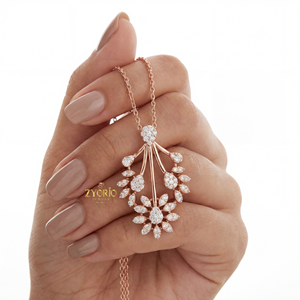 Colgante de Diamantes con Diseño Floral Dorado y Cadena de Eslabones Chapada en Oro para Mujer, Ideal para Aniversarios de Boda y Fiestas - Diseño Elegante y Lujoso - Product Image 4