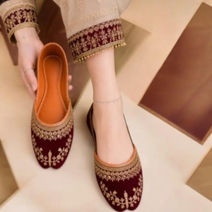 Zapatos Khussa de Terciopelo Hechos a Mano para Mujer, Punta Cuadrada, Bordado Floral, Planos, con Decoración de Cuentas, para Todas las Temporadas - Product Image 4