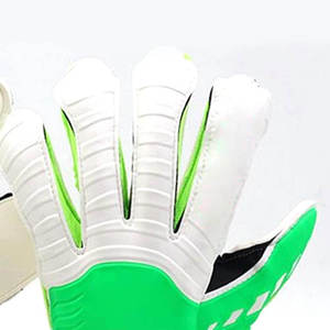 Gants de gardien de but fabriqués au Pakistan, prix bas, nouveaux, en cuir, professionnels, de haute qualité, respirants et résistants à l'usure. - Product Image 2