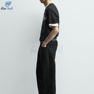 T-shirt noir surdimensionné de qualité supérieure, en coton 100 %, avec broderie personnalisée, conçu pour les marques de streetwear modernes. - Product Image 2