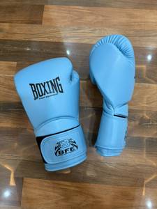 Guantes de Boxeo Personalizados de Piel Sintética, Blancos y Dorados, Guantes de Entrenamiento de MMA con Correa de Muñeca de Gancho y Bucle para Sparring en el Gimnasio - Product Image 3