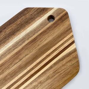 Planche à découper et à servir en bois durable très demandée pour le pain, le fromage, les fruits et les collations, disponible à un bon prix - Product Image 4