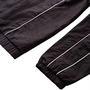 Ensemble coupe-vent tendance pour homme – Survêtement en nylon imperméable avec fermeture éclair personnalisée, taille élastique et rayures contrastées – Style urbain – Personnalisation OEM - Product Image 5