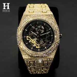 Reloj de Lujo para Hombre con Moissanita Personalizada, Bisel Octogonal Dorado, Movimiento Transparente, Totalmente Cubierto de Piedras, Acero Inoxidable - Product Image 1