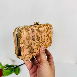 Elegancia moderno pulido antiguo bandolera Sling Bag Sky Wing bordado Diseño elegante moda adelante compacto escultura pulida - Product Image 1