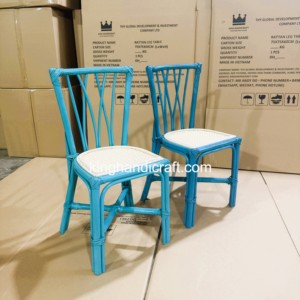 Chaises en rotin faites à la main pour enfants, idéales pour la location événementielle, les fêtes d'anniversaire, les mariages, les cérémonies, les fêtes bohèmes et la décoration de lieux. - Product Image 3