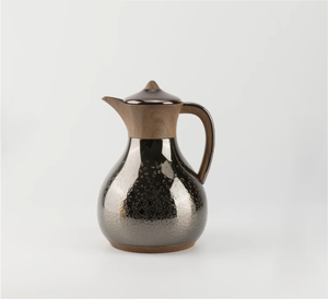Jarra de Té Moderna de Metal con Acabado Texturizado, Resistente al Calor, para Servir Bebidas Calientes como Café y Té - Product Image 4