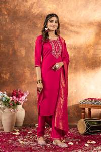 Elegante Conjunto de Kurti, Pantalón y Dupatta de Seda Bordada Marina, Ropa Étnica Festiva - Product Image 2