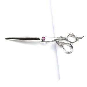 กรรไกรตัดผมสำหรับช่างตัดผมมือขวา ป้องกันการลื่น ด้ามจับขนาดกลาง ใบมีดสแตนเลส 4Cr13 รับทำโลโก้ตามสั่ง น้ำหนักเบา บริการ OEM - Product Image 5