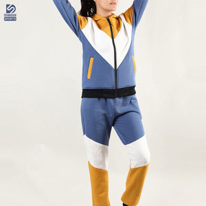 Survêtements d'hiver respirants à capuche pour femmes avec logo personnalisé, vente en gros, nouveau style 2026, ensemble de survêtement zippé en promotion - Product Image 3