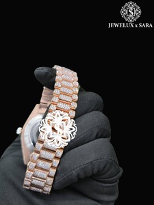 Reloj de Diamantes Blanco de Alta Calidad para Reuniones de Negocios, Eventos y Looks de Alta Costura, Disponible para Exportación - Product Image 2