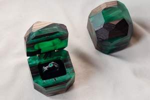 Caja de Madera y Resina Epoxi Ecológica Hecha a Mano, Pulida, Hexagonal, para Joyas y Anillos, con Incrustaciones Azul Océano, Estuche de Regalo Empresarial - Product Image 3