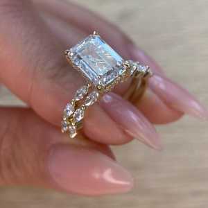 แหวนหมั้นเพชรทรงเหลี่ยมมรกต 5 กะรัต เพชรเลี้ยงในห้องปฏิบัติการ ชุบทอง 18K ได้รับการรับรองจาก IGI ดีไซน์ทันสมัยสำหรับผู้หญิง |   วงแหวนแสงล้ำค่าที่ซ่อนอยู่ - Product Image 5