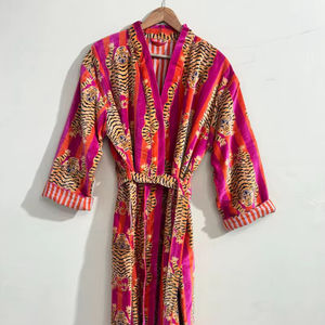 Bata Kimono de Terciopelo con Estampado de Tigre: Bata de Algodón para la Hora del Despertar - Product Image 1