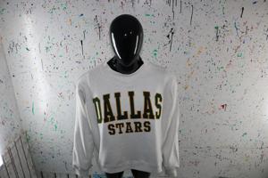 เสื้อสเวตเชิ้ตคอกว้าง DALLAS STARS สีขาว ปักลายสีเขียว 100% ผลิตภัณฑ์จาก URBAN PRODUCTIONS - Product Image 3
