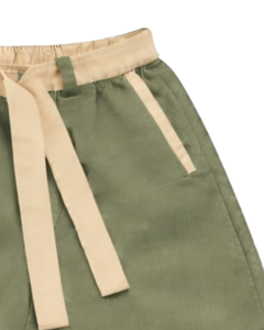 Ensemble décontracté homme été vert olive et beige contrastant, haut sans manches et short, taille à cordon, mélange de coton respirant et confortable - Product Image 6
