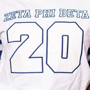 T-shirt de hockey Zeta Phi Beta unisexe, lettres grecques brodées, streetwear, décontracté, athlétique, en coton de qualité supérieure - Product Image 5