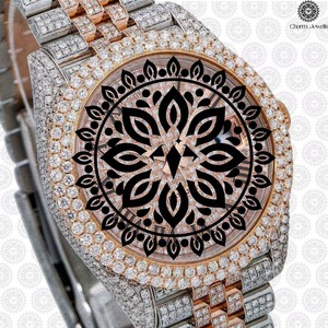 Montre-bracelet en moissanite de qualité supérieure avec mouvement automatique, cadeau de luxe tendance pour hommes et femmes, disponible à la vente - Product Image 4