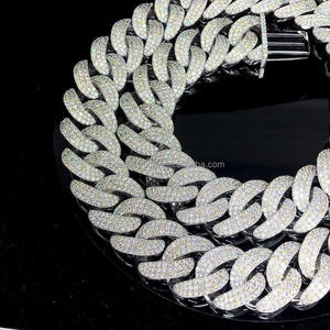 Collier en argent sterling 925 plaqué or avec sertissage en bézel, certifié IGI, en moissanite VVS - Cadeau élégant et tendance personnalisé - Product Image 1
