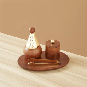 Juego de incensarios de madera de mango de lujo al por mayor con tapa cónica de oro martillado, tarro de almacenamiento a juego y bandeja ovalada - Product Image 1