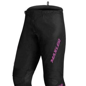Pantalon de moto en textile axé sur la fiabilité en touring et les performances de protection en conduite, équipé d'une protection de niveau 1 CE. - Product Image 4