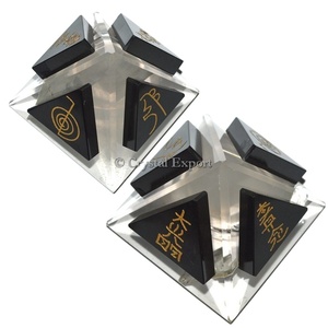 Pyramide Reiki en cristal Quartz, métal naturel, Usai - Product Image 1