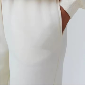 Conjunto de dos piezas para mujer: Chaqueta con capucha y cremallera de invierno con lavado ácido y pantalones de chándal de pierna ancha, cómodos, impermeables y de color liso. - Product Image 5