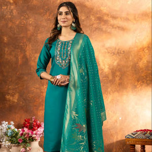 Conjunto de Kurti con Bordado Premium para Bodas y Fiestas - Product Image 1