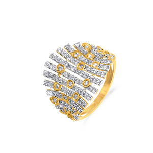 Bague de luxe en or jaune plaqué avec des rayures de diamants étincelants, large et imposante, sertie de micro-pavés de diamants de laboratoire sur plusieurs rangées - Product Image 1