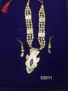 Ensemble collier et boucles d'oreilles pendantes élégants en zircon plaqué or, design feuille tendance pour mariage 53007 - Product Image 5