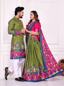 Ensemble Lehenga Choli festif à imprimé Patola avec travail en feuille d'aluminium et dupatta à franges - Product Image 1