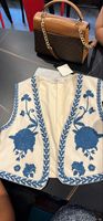 Gilet court bohème brodé floral en toile pour femme, sans col, respirant, boutonné, motif bleu tissé