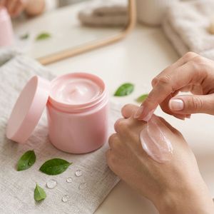 Round PET <b>Plastic</b> <b>Jar</b> 150ml 200ml Pink Wide Mouth Screw Cap Container for Face Cream Cosmetic Packaging Vietnam Manufacturer - Product Image 3