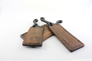 Planche à découper en bois massif à bords naturels, plateau de service pour fromages et charcuteries, idéal pour les apéritifs et les cadeaux de pendaison de crémaillère - Product Image 6