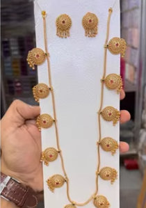 Ensemble de chaîne design simple et long pendentif aspect marathi avec style perle pour les occasions spéciales et les fêtes des femmes en laiton - Product Image 2