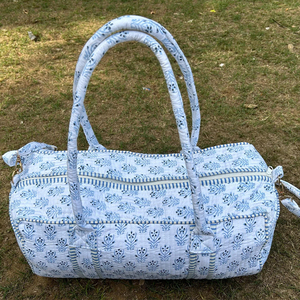 Floral Weekend Bag With Shoulder Strap Wholesale Cotton Cloud Shoulder Bag Lightweight Soft Quilted Tote Bag - Product Image 1