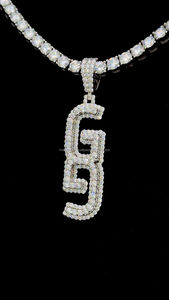 Pendentif Moissanite Vertical Personnalisé Lettre Nom Glacé Bijoux Hiphop en Argent 925 Pendentif Moissanite - Product Image 3