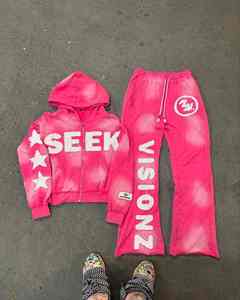 Ensemble de survêtement unisexe personnalisé avec impression sérigraphique, comprenant un sweat à capuche court à ourlet brut et délavé et un pantalon, pour femmes et hommes - Product Image 1