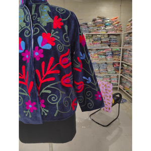 Blazer en velours brodé à la main pour femme, col mandarin, manches longues, motif floral, style ethnique hiver, cadeau pour elle - Product Image 5
