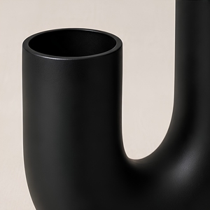 Vase de table en aluminium en forme de U, style moderne et sculptural |   Décoration d'intérieur artisanale, écologique, durable, minimaliste et originale - Product Image 5