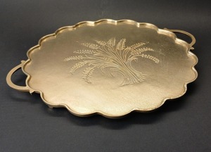 Plateau de service moderne en laiton, forme personnalisée, avec poignées gravées motif blé, compatible lave-vaisselle, léger, pour la maison, les mariages et Diwali - Product Image 3