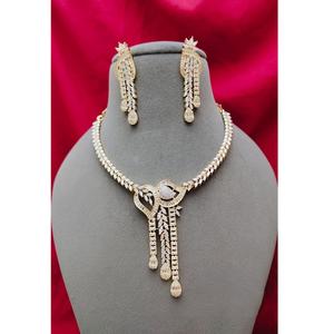Ensemble collier et boucles d'oreilles en zircon AD de haute qualité, finition dorée glamour, pour femmes et filles, idéal pour les fêtes et les mariages - Product Image 2