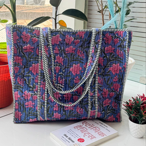 Sac fourre-tout de voyage matelassé à la main, multi-patchwork, le plus vendu, magnifique sac de shopping pour femme en tissu de coton fait main Kantha avec fermeture éclair pour la plage - Product Image 1