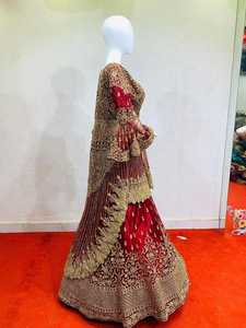 Conjunto de Boda Exclusivo y Lujoso: Lehenga Corta con Cola, Adorno Completo de Pedrería Jarkan, Tela Elegante con Gran Volumen - Product Image 3