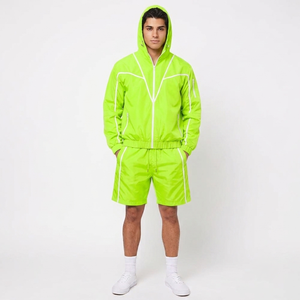 Conjunto de Pantalones Cortos y Chaqueta Cortavientos para Hombre, Chaqueta Ligera con Capucha y Cierre Completo con Pantalones Cortos Deportivos a Juego para Actividades al Aire Libre - Product Image 3