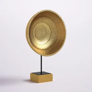 Escultura Circular Vertical Abstracta Dorada, Arte Metálico Hecho a Mano, Decoración Moderna para Mesa de Sala de Estar - Product Image 1